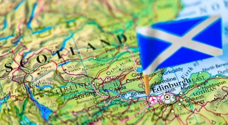 Scotland Flag pinpointing Edinburgh